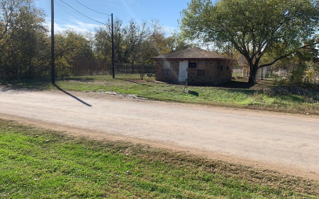 1.2 acres, La Vernia, TX, Property ID 10144036 Land and Farm
