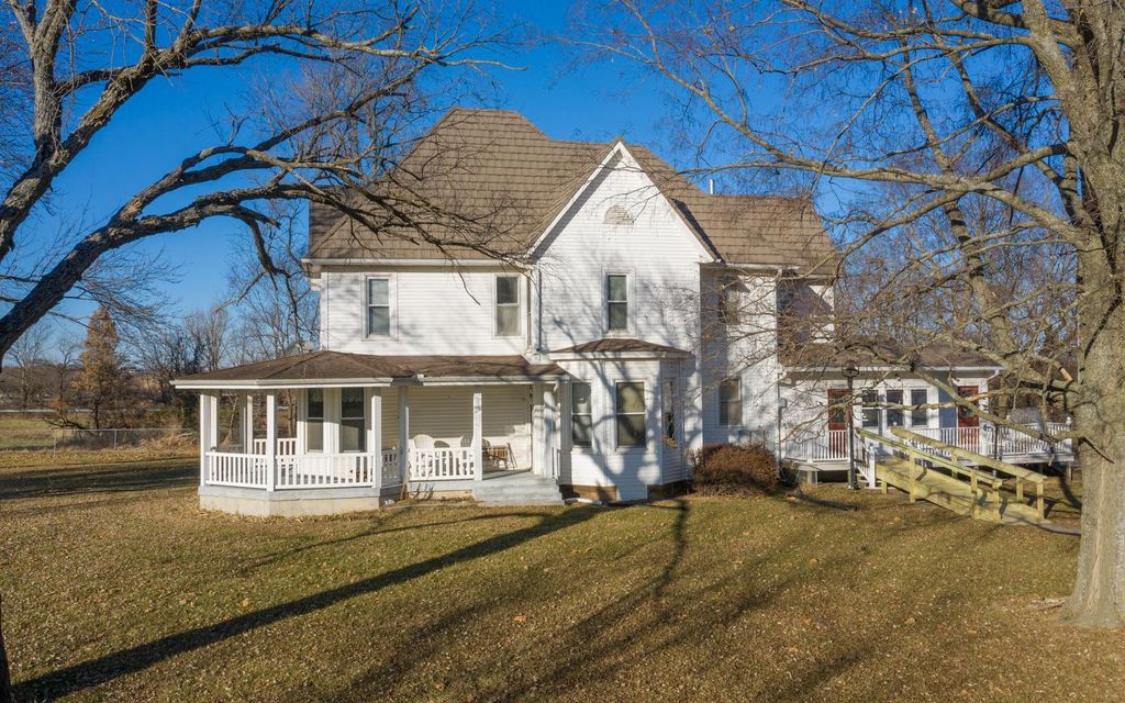 10 acres, Centerview, MO, Property ID 10168597 Land and Farm