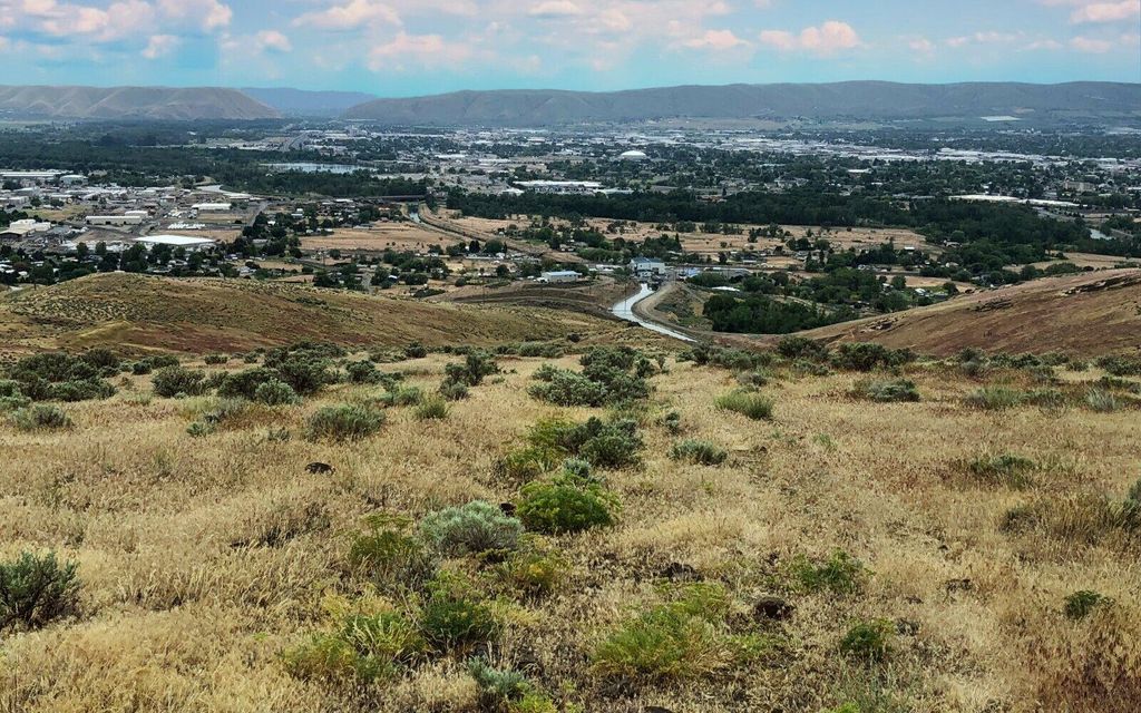 10.73 acres, Yakima, WA, Property ID 10409535 Land and Farm