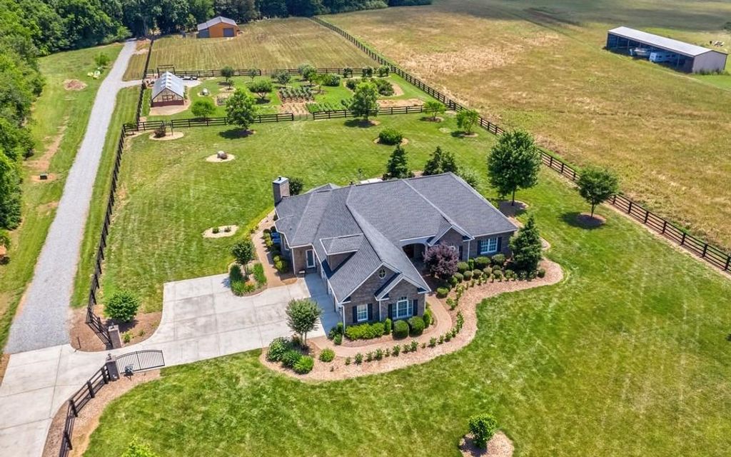 7 acres, Huntersville, NC, Property ID 14246385 Land and Farm